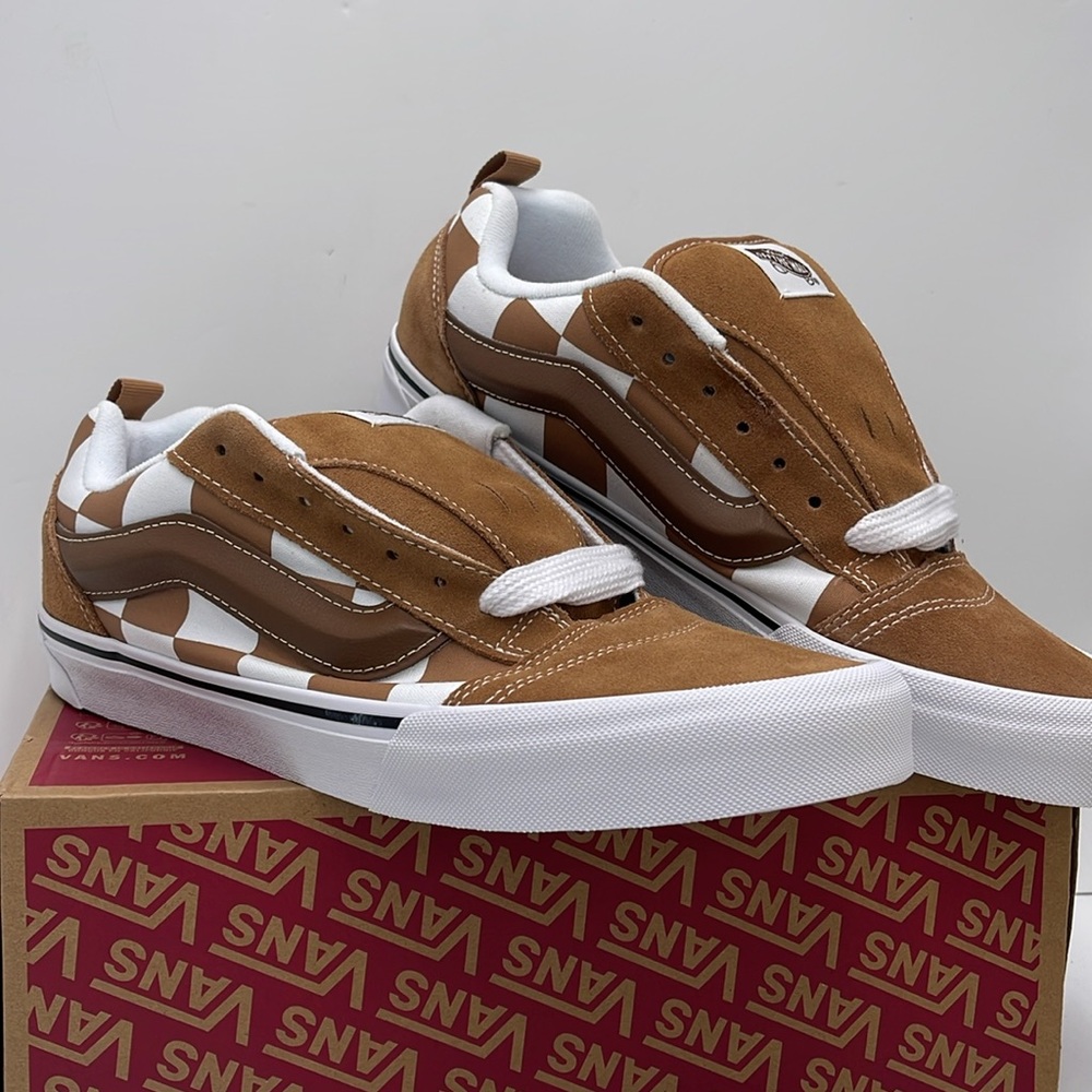 Vans Men’s Knu Skool
Mega Check Brown
VN000CRPBRO Brown and White Checkered Shoe - Picture 5 of 16